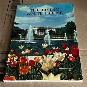 The Living White House - Illustrated Home Accents Book (Multicolor) 1973